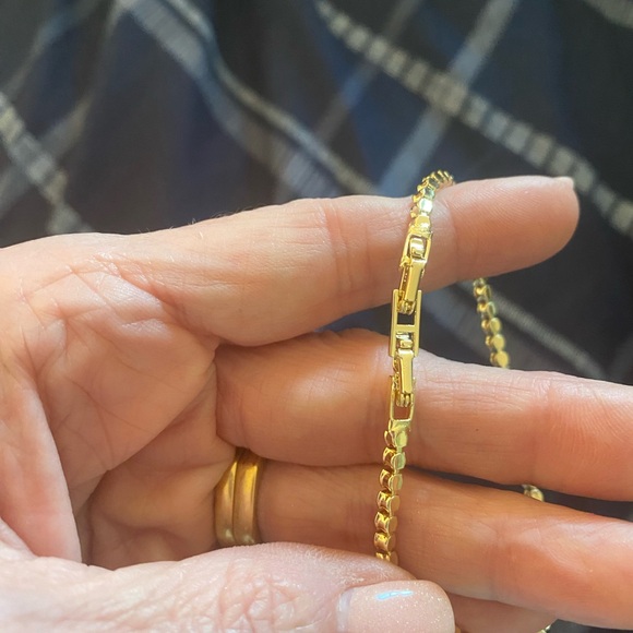 Gold Tone Red Rhinestone Tennis Bracelet – Sparkly Statement Jewelry NWOT - Picture 3 of 3